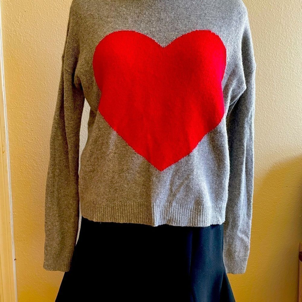 South‎ Parade heart sweater Small